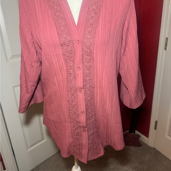 Elegant Mauve Blouse with Floral Detailing - Picture 3 of 5